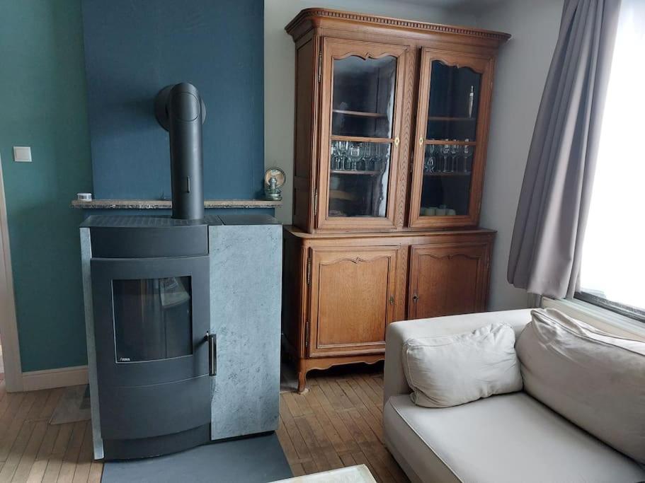 Le Reposoir Maison Spacieuse Avec Feu Au Bois Bertogne Exterior photo